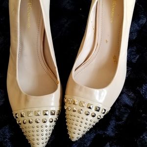 BCBG heels cream